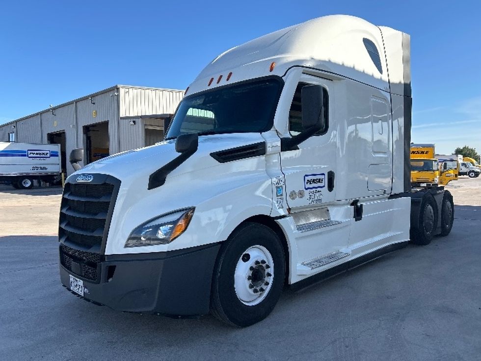 Sleeper Tractor-Heavy Duty Tractors-Freightliner-2022-T12664ST-Round Rock-TX-398,279\n\t\tmiles-$ 82,250 - Image 3