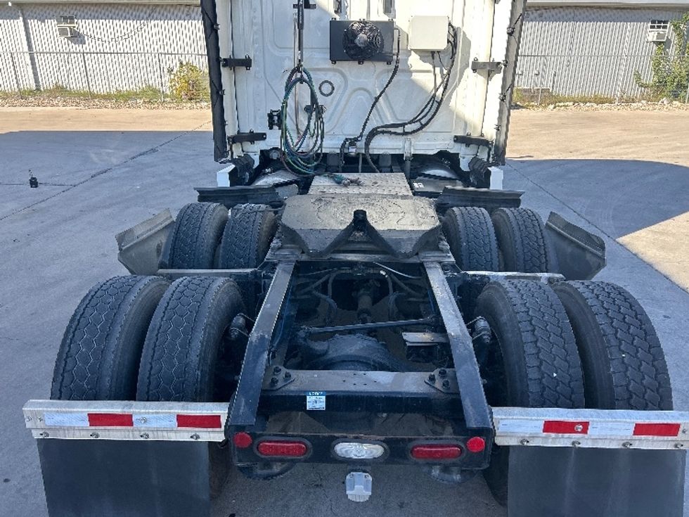 Sleeper Tractor-Heavy Duty Tractors-Freightliner-2022-T12664ST-Round Rock-TX-398,279\n\t\tmiles-$ 82,250 - Image 6