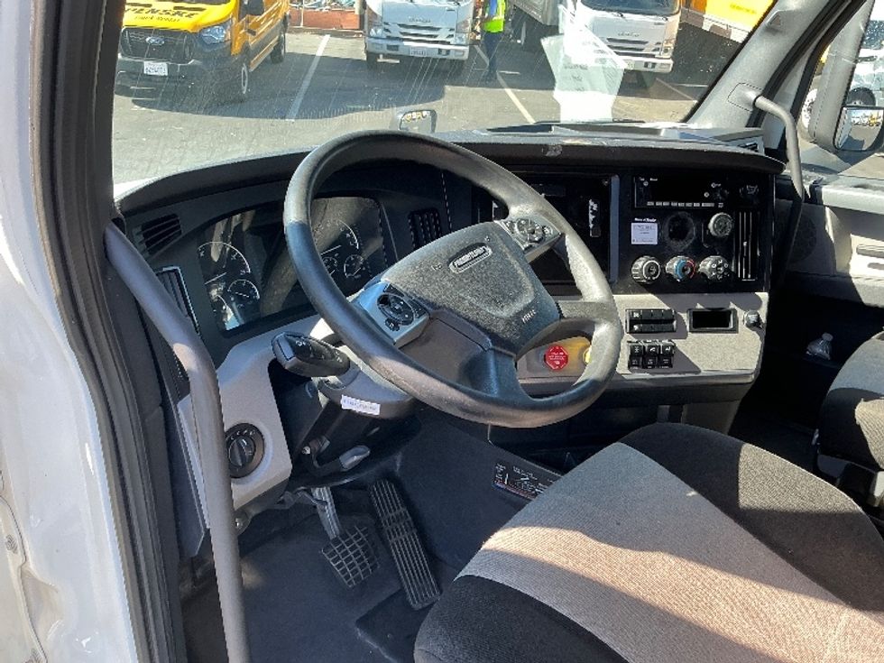 Sleeper Tractor-Heavy Duty Tractors-Freightliner-2022-T12664ST-Sacramento-CA-482,310\n\t\tmiles-$ 81,000 - Image 10