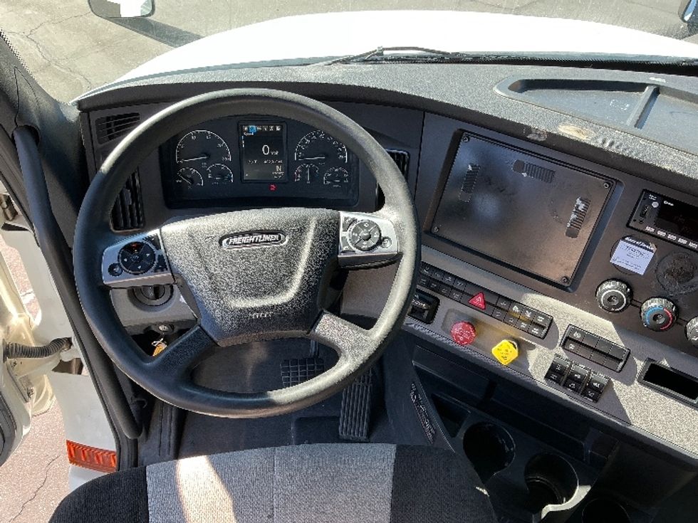 Sleeper Tractor-Heavy Duty Tractors-Freightliner-2022-T12664ST-Sacramento-CA-482,310\n\t\tmiles-$ 81,000 - Image 11