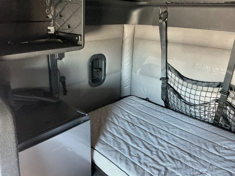 Sleeper Tractor-Heavy Duty Tractors-Freightliner-2022-T12664ST-Sacramento-CA-482,310\n\t\tmiles-$ 81,000 - Image 18