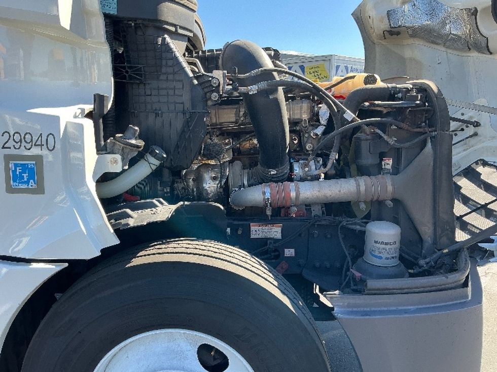 Sleeper Tractor-Heavy Duty Tractors-Freightliner-2022-T12664ST-Sacramento-CA-482,310\n\t\tmiles-$ 81,000 - Image 20