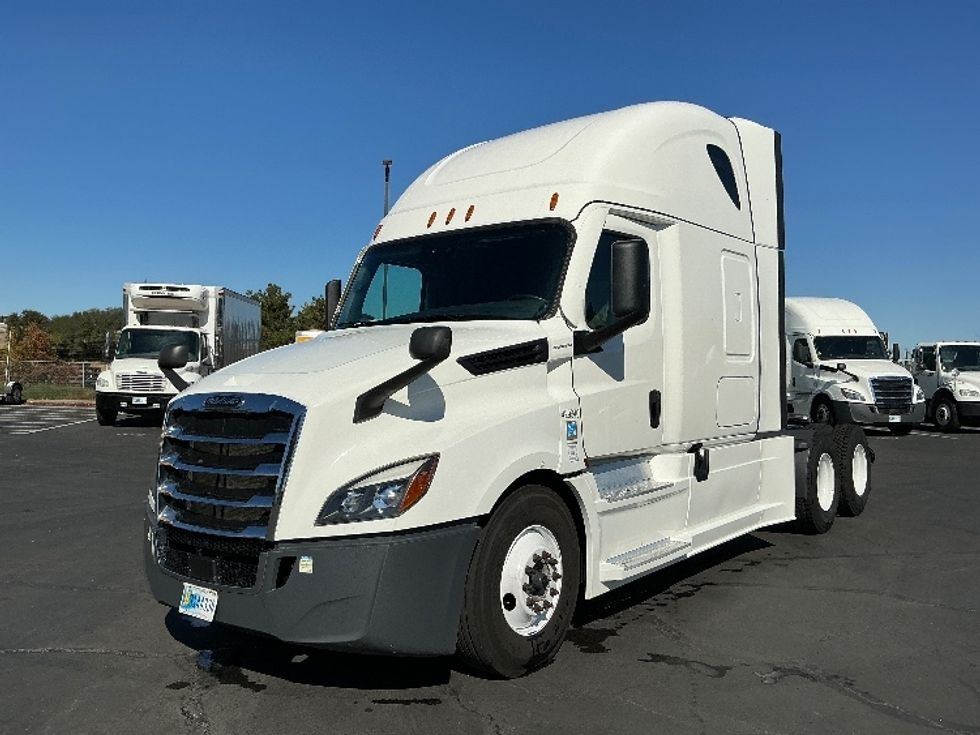 Sleeper Tractor-Heavy Duty Tractors-Freightliner-2022-T12664ST-Sacramento-CA-482,310\n\t\tmiles-$ 81,000 - Image 3