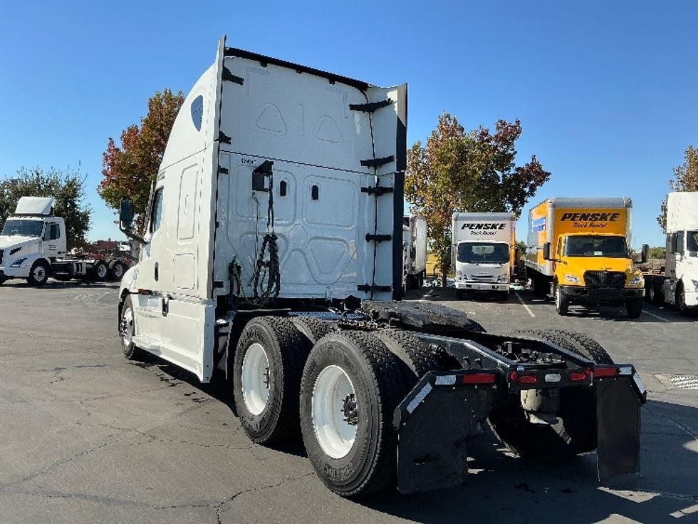 Sleeper Tractor-Heavy Duty Tractors-Freightliner-2022-T12664ST-Sacramento-CA-482,310\n\t\tmiles-$ 81,000 - Image 5