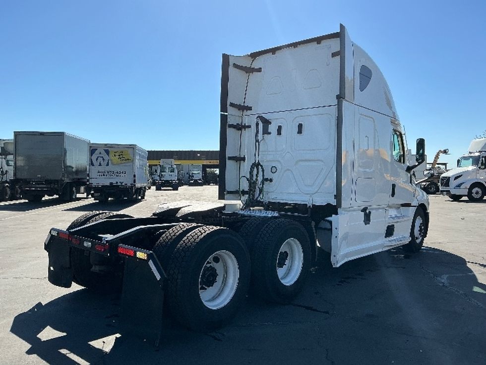 Sleeper Tractor-Heavy Duty Tractors-Freightliner-2022-T12664ST-Sacramento-CA-482,310\n\t\tmiles-$ 81,000 - Image 7