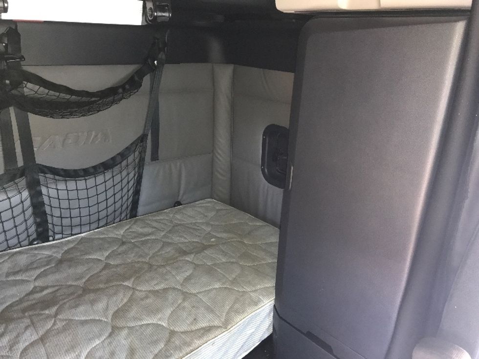 Sleeper Tractor-Heavy Duty Tractors-Freightliner-2022-T12664ST-Saint Louis-MO-394,472\n\t\tmiles-$ 79,250 - Image 17