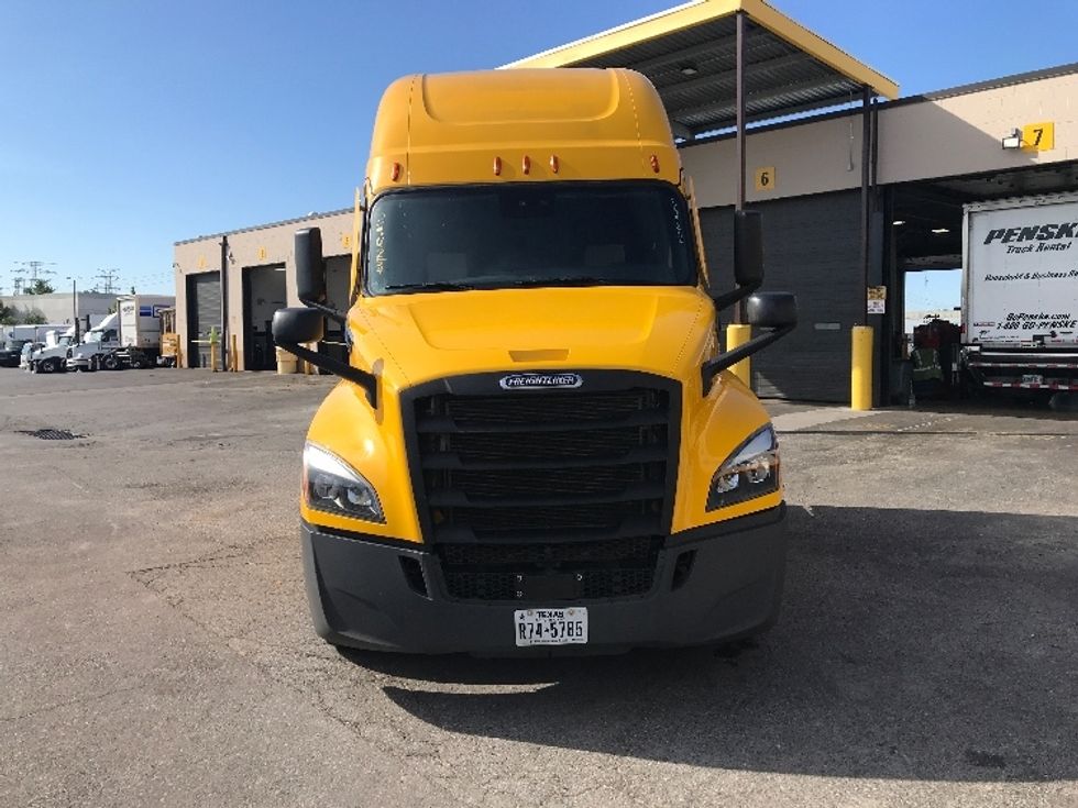 Sleeper Tractor-Heavy Duty Tractors-Freightliner-2022-T12664ST-Saint Louis-MO-394,472\n\t\tmiles-$ 79,250 - Image 2