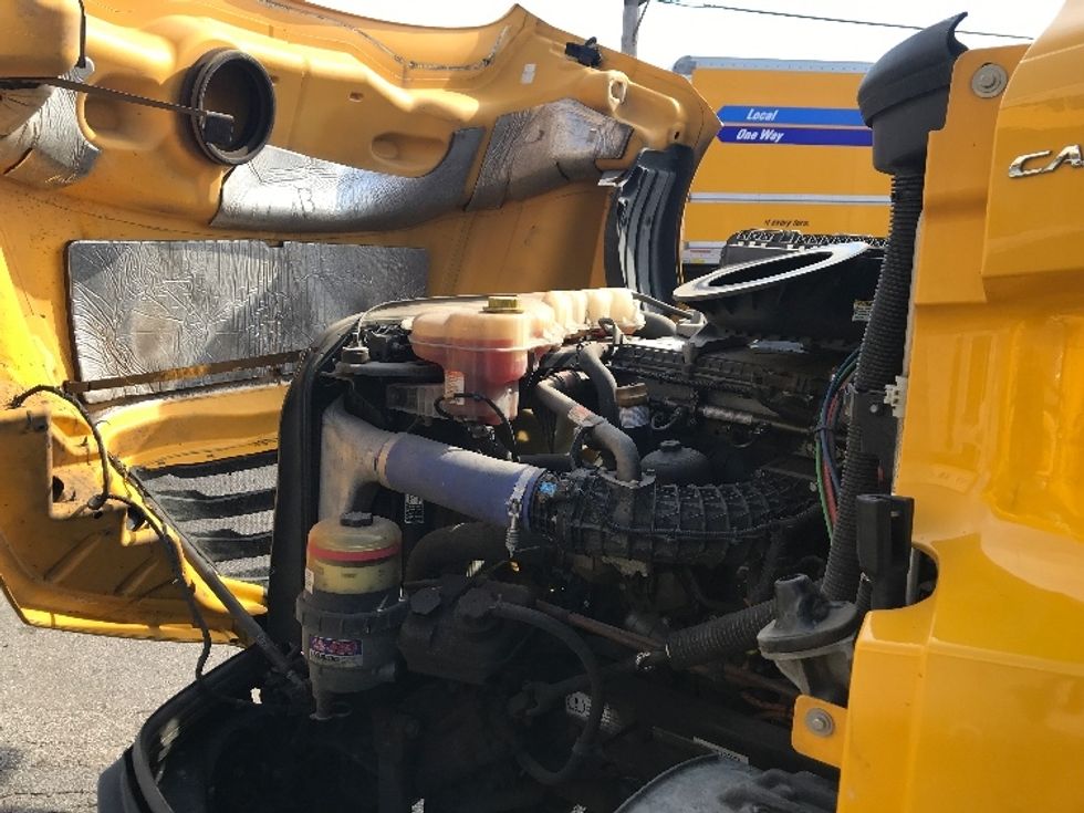 Sleeper Tractor-Heavy Duty Tractors-Freightliner-2022-T12664ST-Saint Louis-MO-394,472\n\t\tmiles-$ 79,250 - Image 21