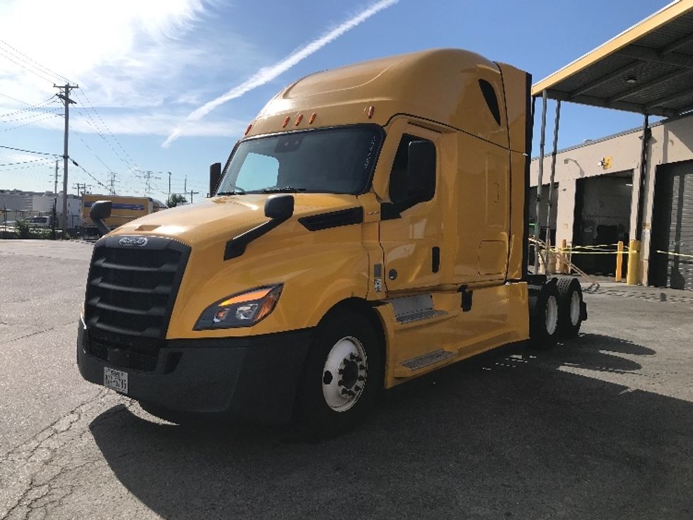 Sleeper Tractor-Heavy Duty Tractors-Freightliner-2022-T12664ST-Saint Louis-MO-394,472\n\t\tmiles-$ 79,250 - Image 3