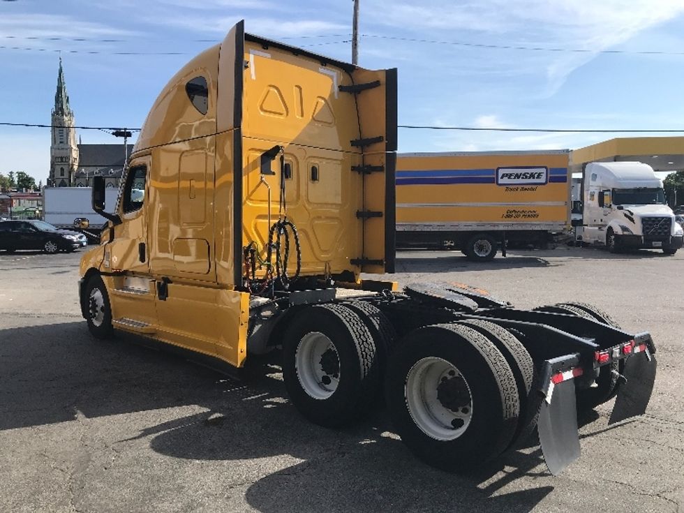 Sleeper Tractor-Heavy Duty Tractors-Freightliner-2022-T12664ST-Saint Louis-MO-394,472\n\t\tmiles-$ 79,250 - Image 5