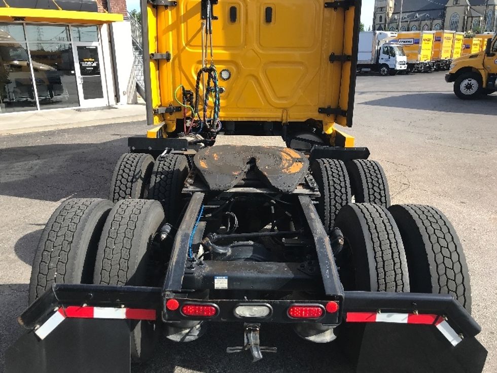 Sleeper Tractor-Heavy Duty Tractors-Freightliner-2022-T12664ST-Saint Louis-MO-394,472\n\t\tmiles-$ 79,250 - Image 6