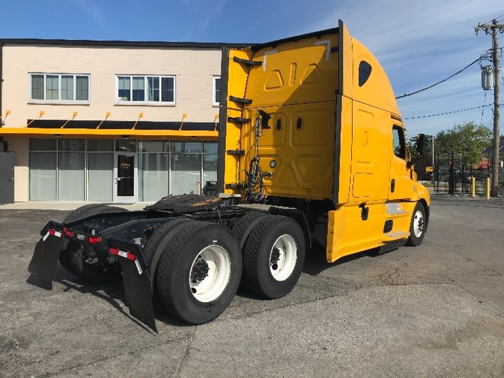 Sleeper Tractor-Heavy Duty Tractors-Freightliner-2022-T12664ST-Saint Louis-MO-394,472\n\t\tmiles-$ 79,250 - Image 7