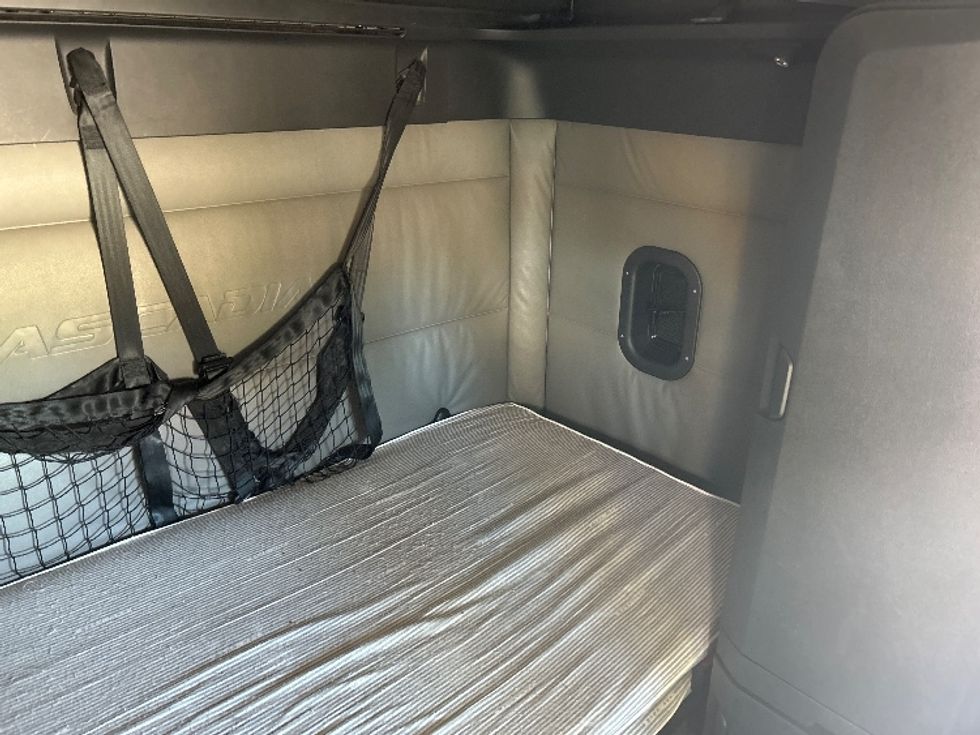 Sleeper Tractor-Heavy Duty Tractors-Freightliner-2022-T12664ST-Saint Louis-MO-486,700\n\t\tmiles-$ 76,000 - Image 18