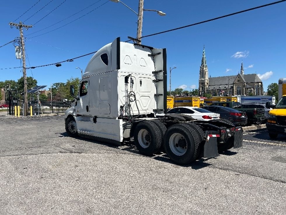 Sleeper Tractor-Heavy Duty Tractors-Freightliner-2022-T12664ST-Saint Louis-MO-486,700\n\t\tmiles-$ 76,000 - Image 5