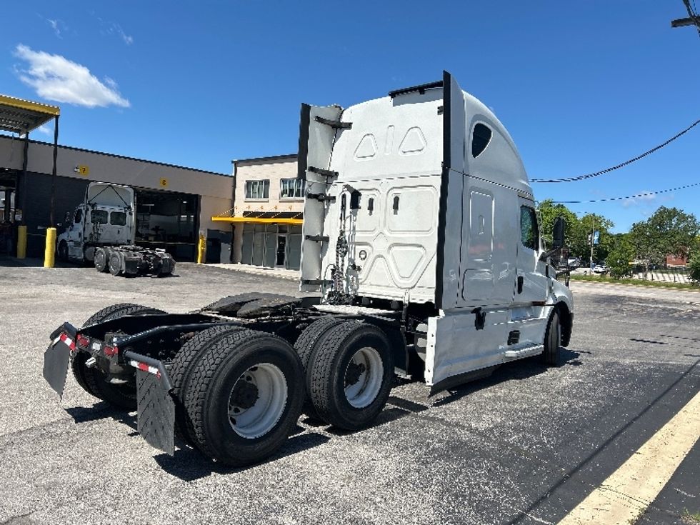 Sleeper Tractor-Heavy Duty Tractors-Freightliner-2022-T12664ST-Saint Louis-MO-486,700\n\t\tmiles-$ 76,000 - Image 7