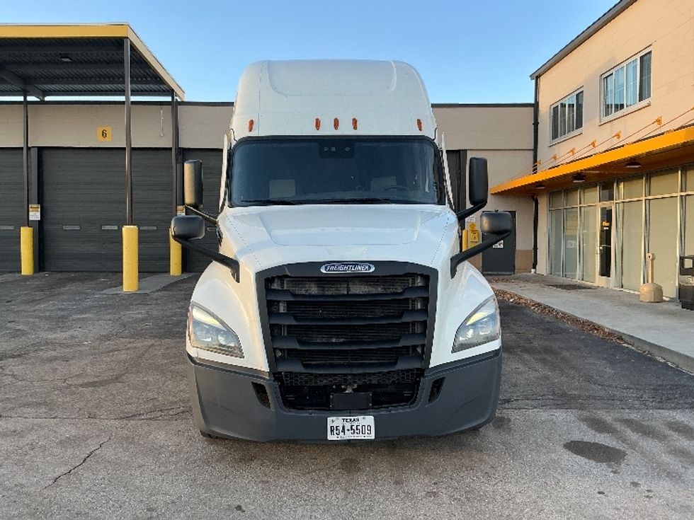 Sleeper Tractor-Heavy Duty Tractors-Freightliner-2022-T12664ST-Saint Louis-MO-561,826\n\t\tmiles-$ 61,500 - Image 2