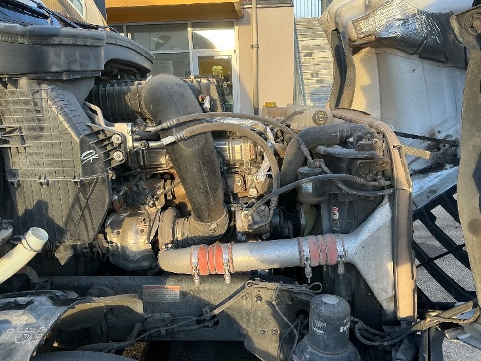 Sleeper Tractor-Heavy Duty Tractors-Freightliner-2022-T12664ST-Saint Louis-MO-561,826\n\t\tmiles-$ 61,500 - Image 20