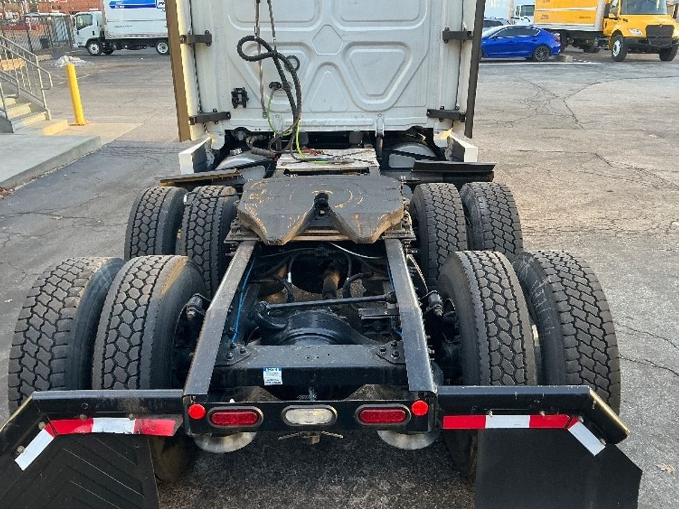 Sleeper Tractor-Heavy Duty Tractors-Freightliner-2022-T12664ST-Saint Louis-MO-561,826\n\t\tmiles-$ 61,500 - Image 6