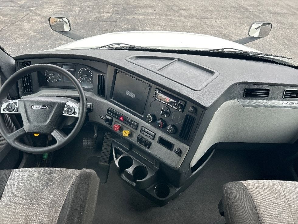 Sleeper Tractor-Heavy Duty Tractors-Freightliner-2022-T12664ST-Salem-VA-501,695\n\t\tmiles-$ 70,500 - Image 12
