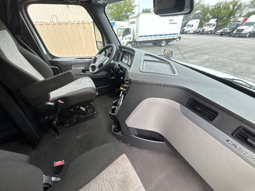 Sleeper Tractor-Heavy Duty Tractors-Freightliner-2022-T12664ST-Salem-VA-501,695\n\t\tmiles-$ 70,500 - Image 15