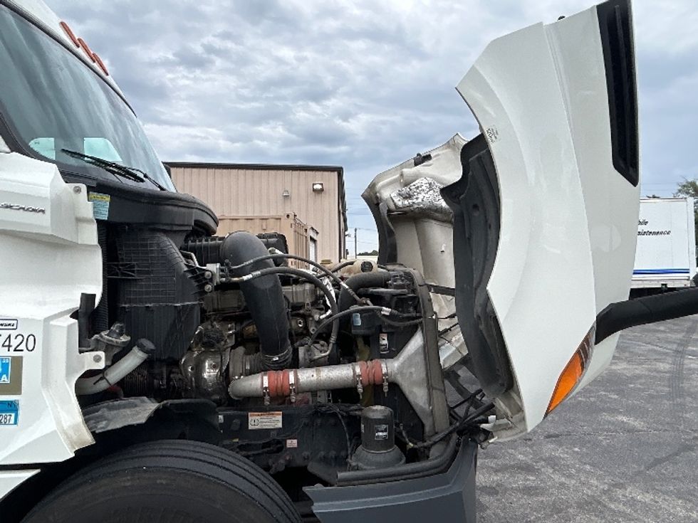 Sleeper Tractor-Heavy Duty Tractors-Freightliner-2022-T12664ST-Salem-VA-501,695\n\t\tmiles-$ 70,500 - Image 20