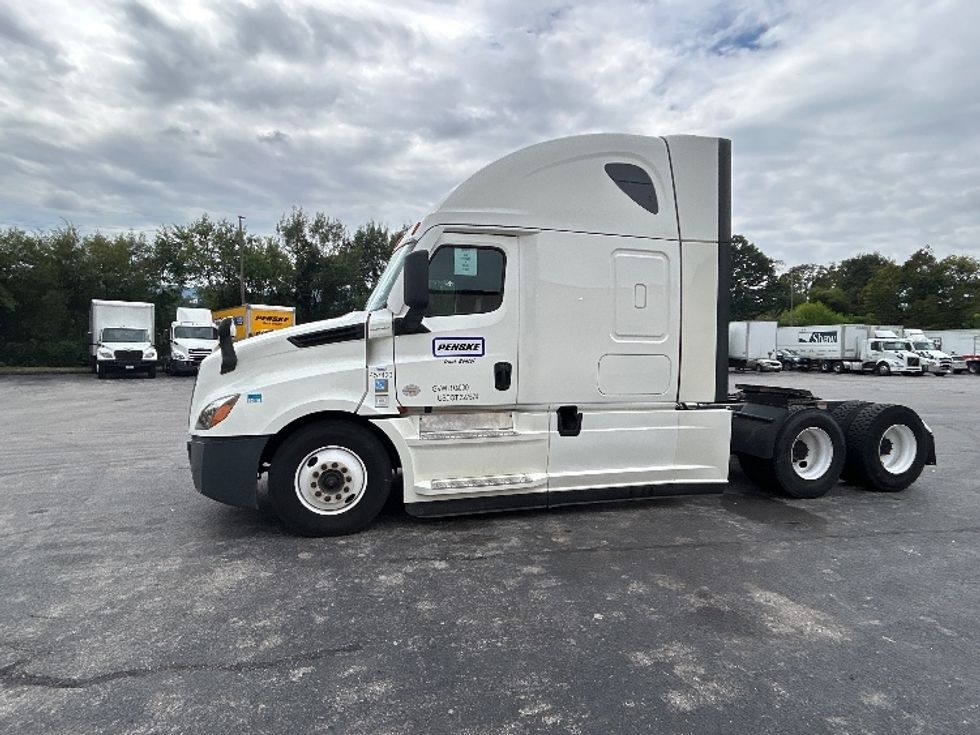 Sleeper Tractor-Heavy Duty Tractors-Freightliner-2022-T12664ST-Salem-VA-501,695\n\t\tmiles-$ 70,500 - Image 4