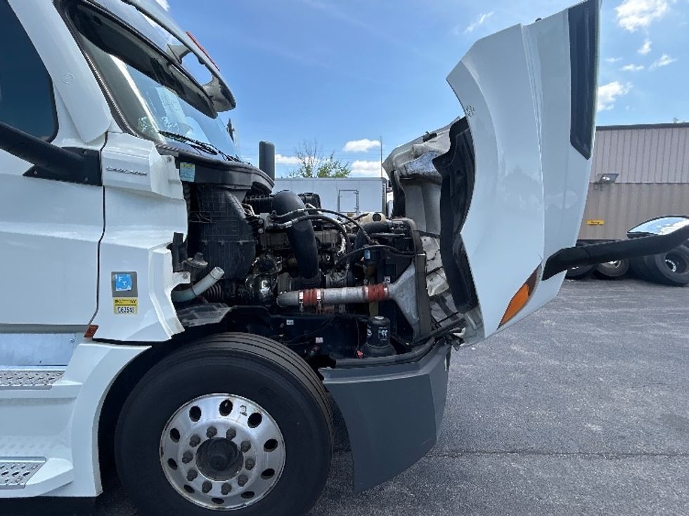 Sleeper Tractor-Heavy Duty Tractors-Freightliner-2022-T12664ST-Salem-VA-508,125\n\t\tmiles-$ 72,500 - Image 20