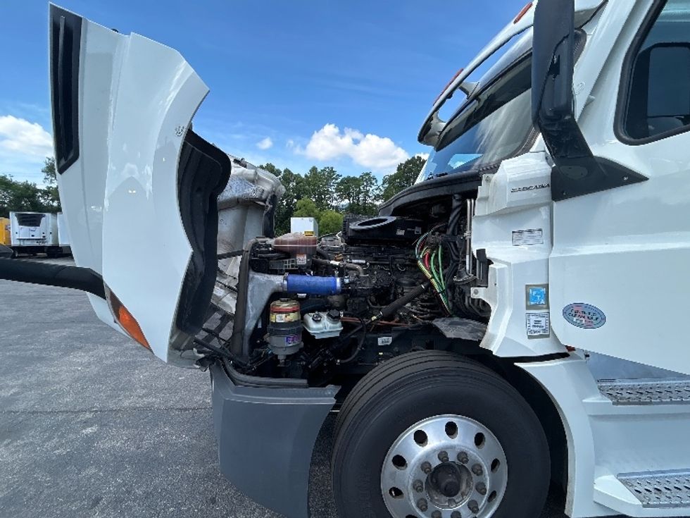 Sleeper Tractor-Heavy Duty Tractors-Freightliner-2022-T12664ST-Salem-VA-508,125\n\t\tmiles-$ 72,500 - Image 21