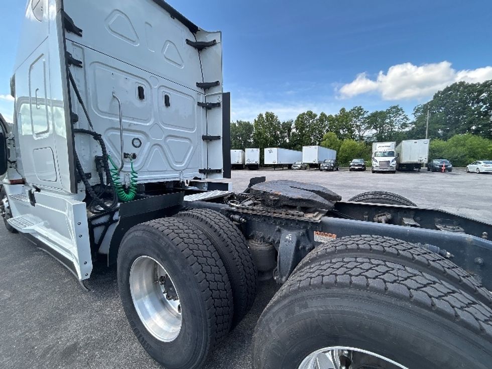 Sleeper Tractor-Heavy Duty Tractors-Freightliner-2022-T12664ST-Salem-VA-508,125\n\t\tmiles-$ 72,500 - Image 22