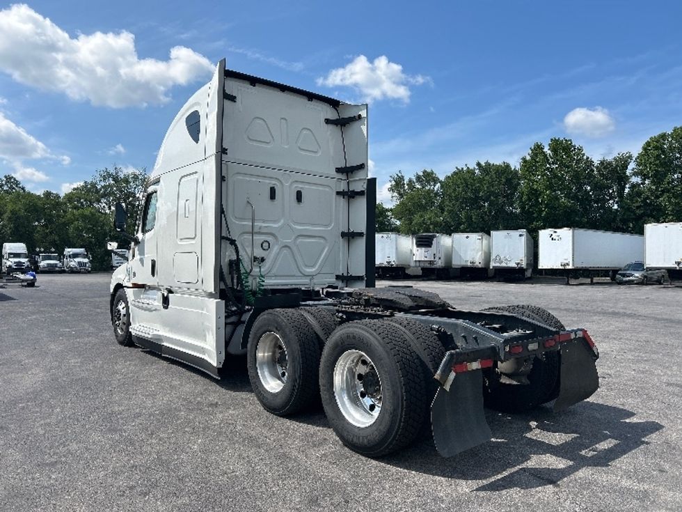 Sleeper Tractor-Heavy Duty Tractors-Freightliner-2022-T12664ST-Salem-VA-508,125\n\t\tmiles-$ 72,500 - Image 5