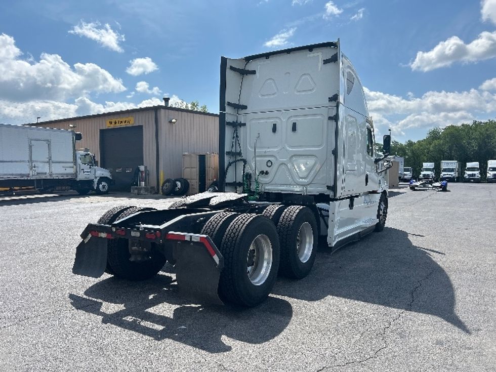 Sleeper Tractor-Heavy Duty Tractors-Freightliner-2022-T12664ST-Salem-VA-508,125\n\t\tmiles-$ 72,500 - Image 7