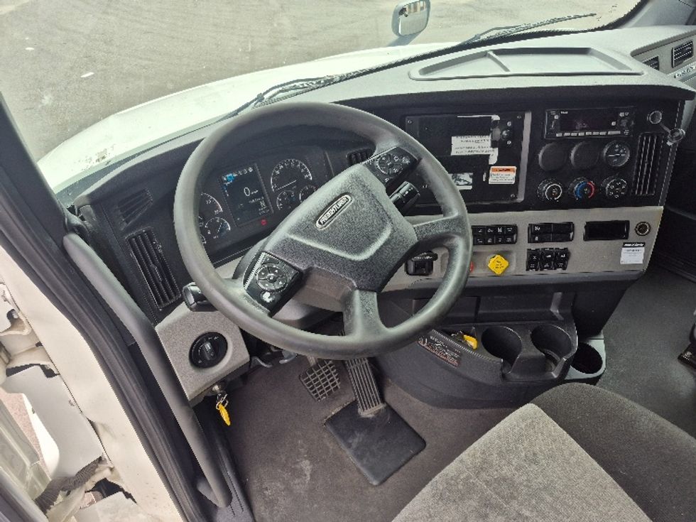 Sleeper Tractor-Heavy Duty Tractors-Freightliner-2022-T12664ST-Salina-KS-518,415\n\t\tmiles-$ 82,500 - Image 10