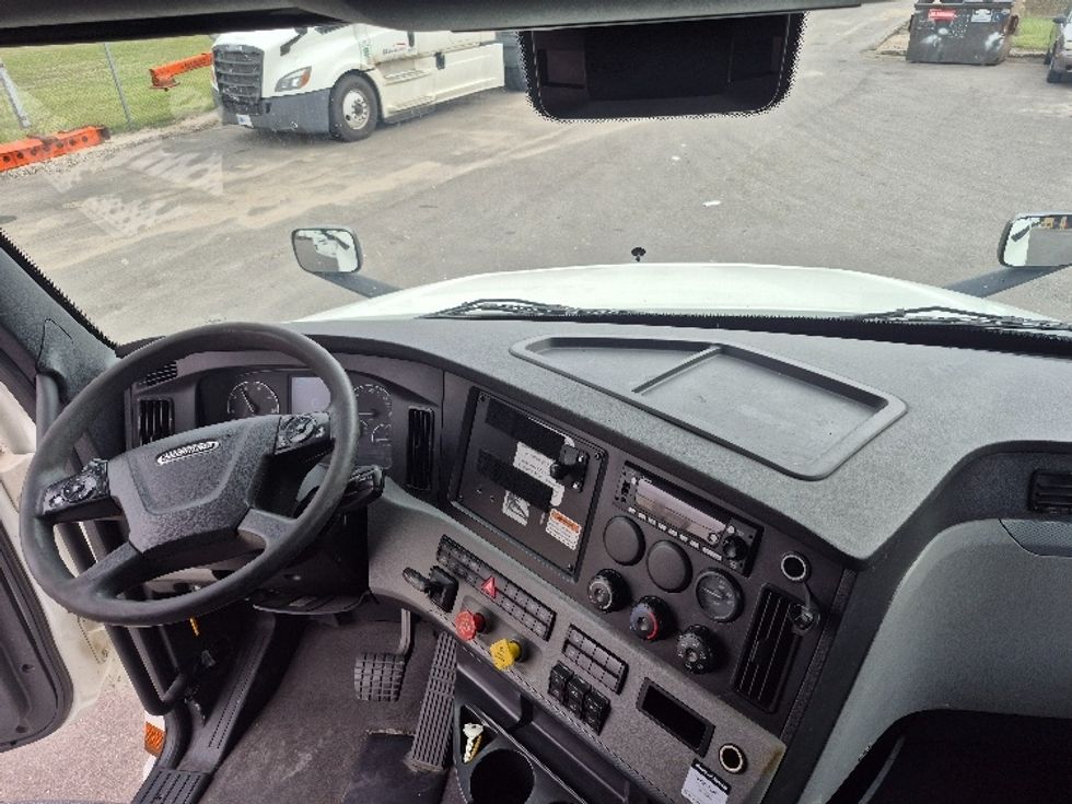 Sleeper Tractor-Heavy Duty Tractors-Freightliner-2022-T12664ST-Salina-KS-518,415\n\t\tmiles-$ 82,500 - Image 11