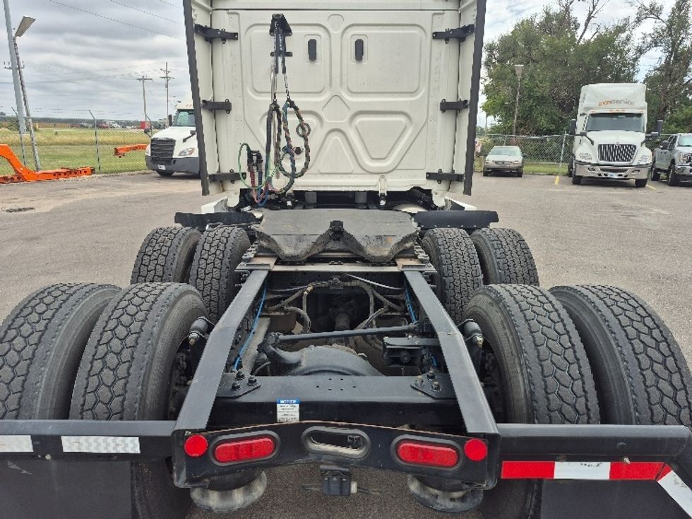 Sleeper Tractor-Heavy Duty Tractors-Freightliner-2022-T12664ST-Salina-KS-518,415\n\t\tmiles-$ 82,500 - Image 6