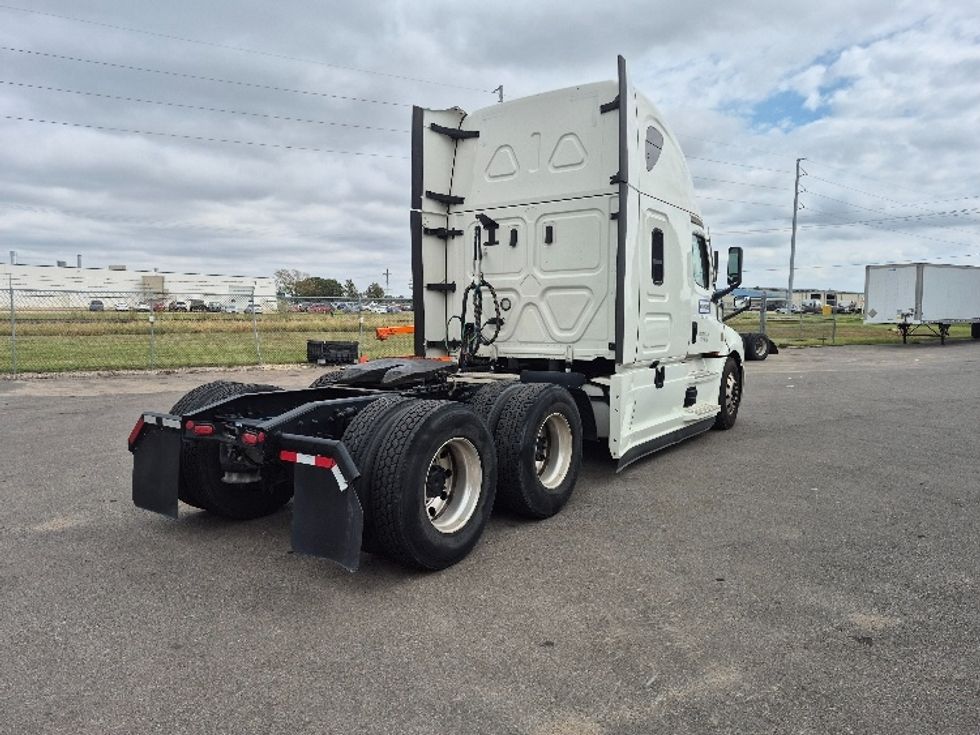 Sleeper Tractor-Heavy Duty Tractors-Freightliner-2022-T12664ST-Salina-KS-518,415\n\t\tmiles-$ 82,500 - Image 7