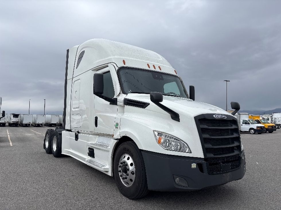 Sleeper Tractor-Heavy Duty Tractors-Freightliner-2022-T12664ST-Salt Lake City-UT-490,532\n\t\tmiles-$ 75,000 - Image 1