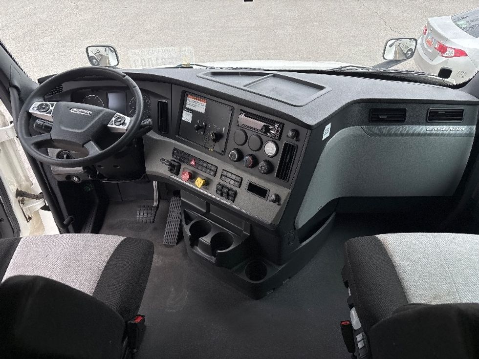 Sleeper Tractor-Heavy Duty Tractors-Freightliner-2022-T12664ST-Salt Lake City-UT-490,532\n\t\tmiles-$ 75,000 - Image 12