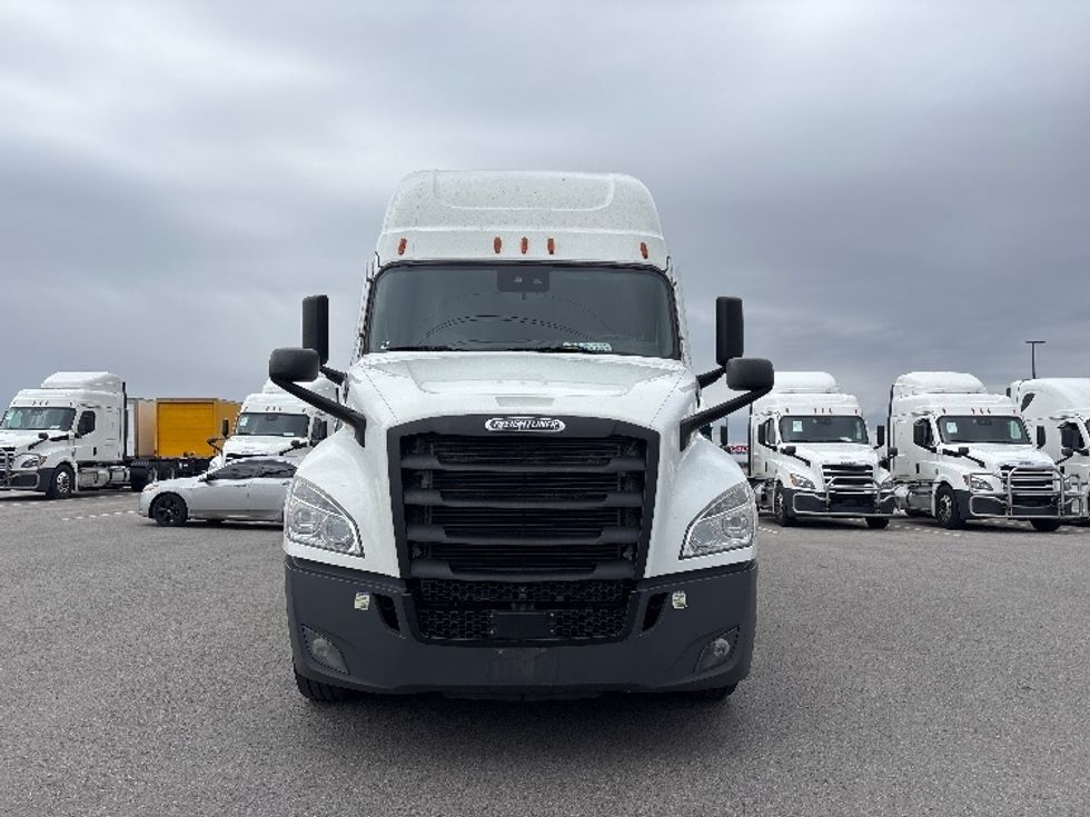 Sleeper Tractor-Heavy Duty Tractors-Freightliner-2022-T12664ST-Salt Lake City-UT-490,532\n\t\tmiles-$ 75,000 - Image 2