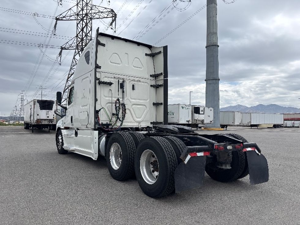 Sleeper Tractor-Heavy Duty Tractors-Freightliner-2022-T12664ST-Salt Lake City-UT-490,532\n\t\tmiles-$ 75,000 - Image 5