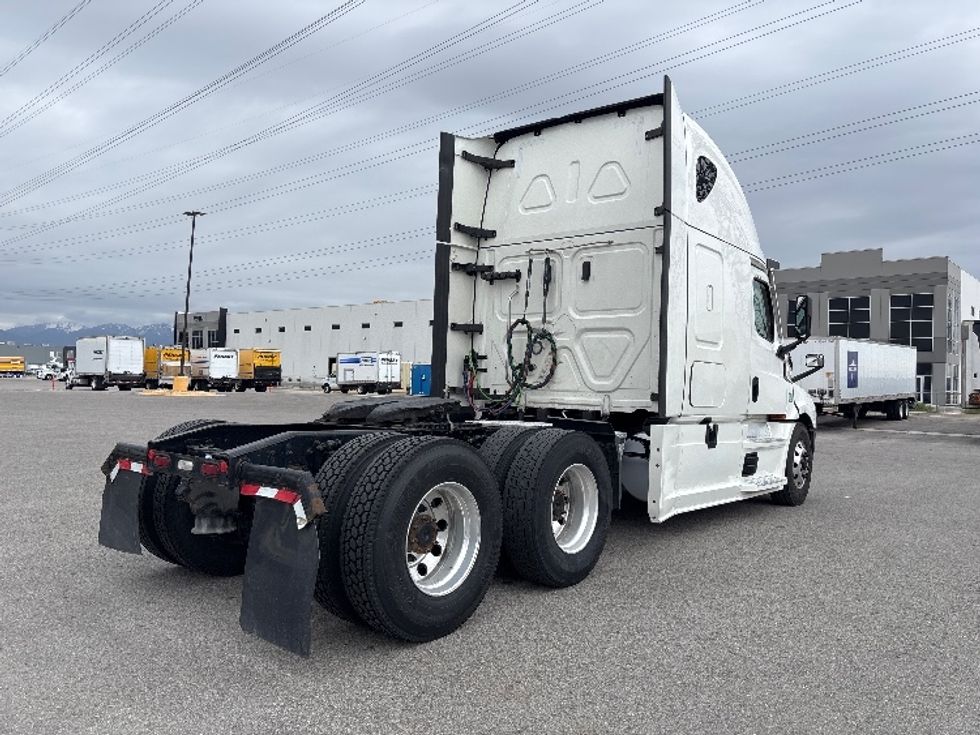 Sleeper Tractor-Heavy Duty Tractors-Freightliner-2022-T12664ST-Salt Lake City-UT-490,532\n\t\tmiles-$ 75,000 - Image 7