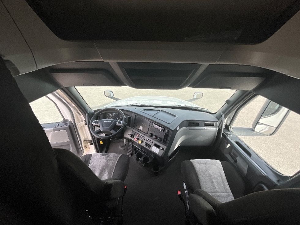 Sleeper Tractor-Heavy Duty Tractors-Freightliner-2022-T12664ST-Salt Lake City-UT-532,193\n\t\tmiles-$ 72,500 - Image 12