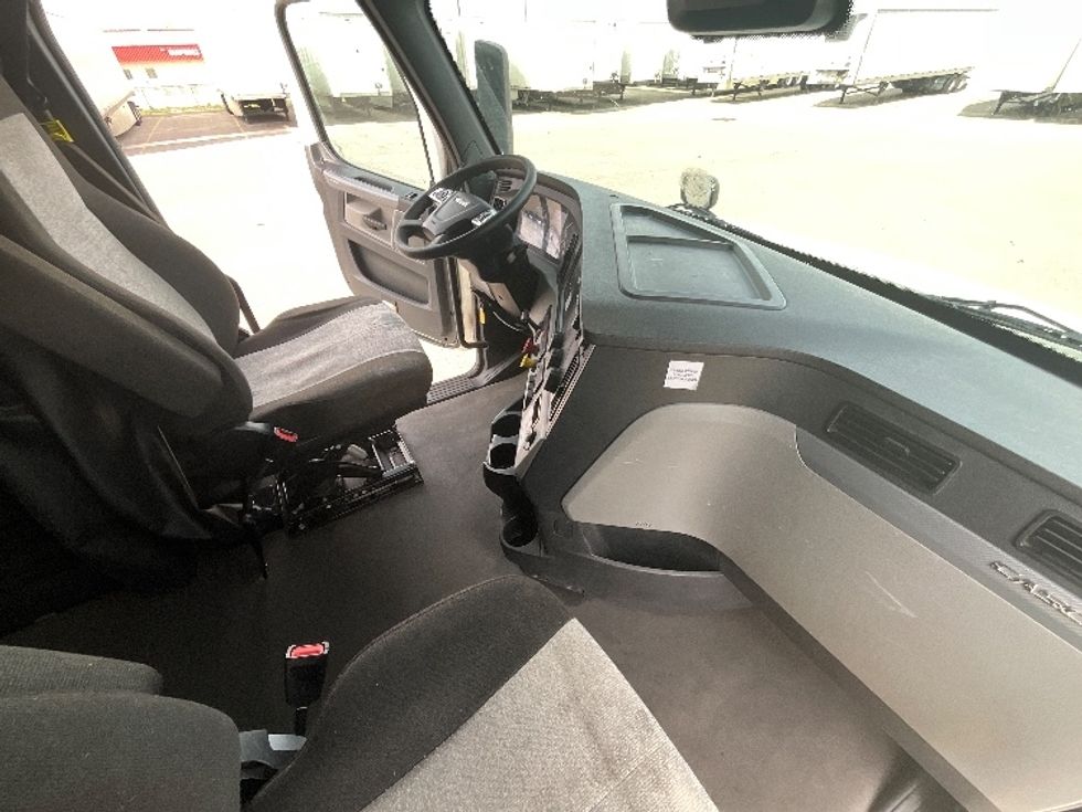 Sleeper Tractor-Heavy Duty Tractors-Freightliner-2022-T12664ST-Salt Lake City-UT-532,193\n\t\tmiles-$ 72,500 - Image 15