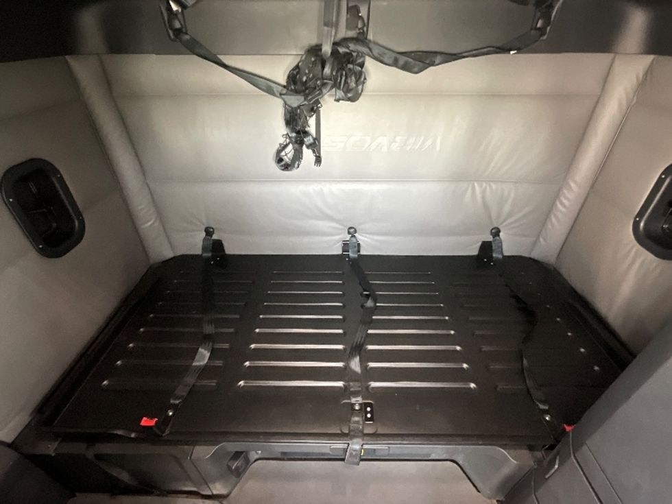 Sleeper Tractor-Heavy Duty Tractors-Freightliner-2022-T12664ST-Salt Lake City-UT-532,193\n\t\tmiles-$ 72,500 - Image 17