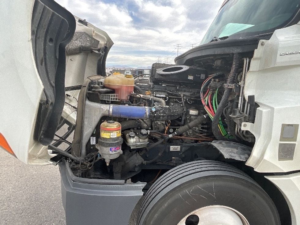 Sleeper Tractor-Heavy Duty Tractors-Freightliner-2022-T12664ST-Salt Lake City-UT-532,193\n\t\tmiles-$ 72,500 - Image 21