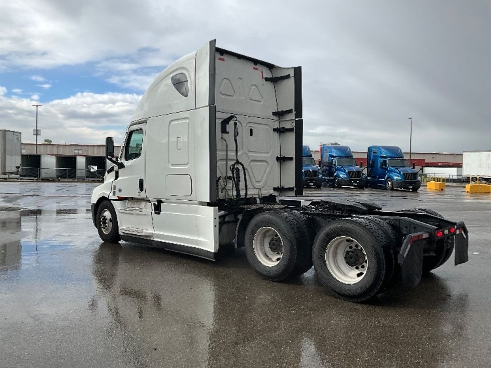Sleeper Tractor-Heavy Duty Tractors-Freightliner-2022-T12664ST-Salt Lake City-UT-532,193\n\t\tmiles-$ 72,500 - Image 5
