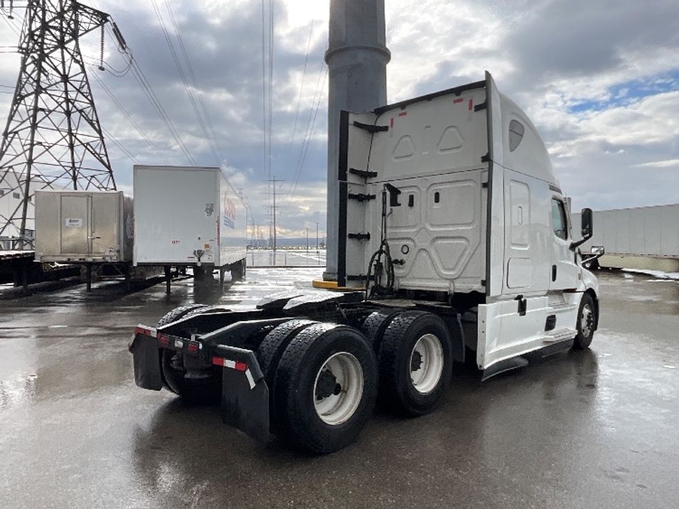 Sleeper Tractor-Heavy Duty Tractors-Freightliner-2022-T12664ST-Salt Lake City-UT-532,193\n\t\tmiles-$ 72,500 - Image 7