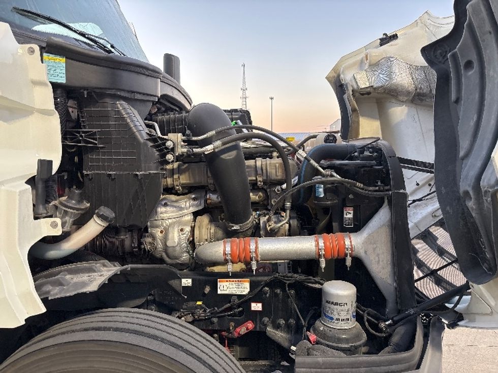 Sleeper Tractor-Heavy Duty Tractors-Freightliner-2022-T12664ST-San Antonio-TX-258,620\n\t\tmiles-$ 103,500 - Image 20