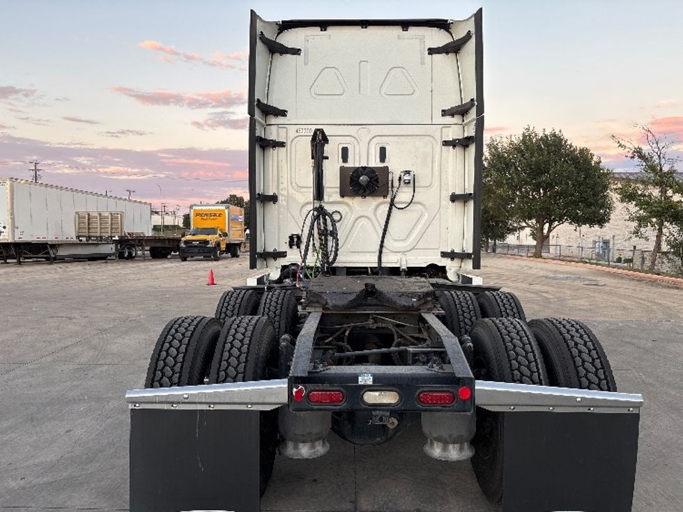 Sleeper Tractor-Heavy Duty Tractors-Freightliner-2022-T12664ST-San Antonio-TX-258,620\n\t\tmiles-$ 103,500 - Image 6