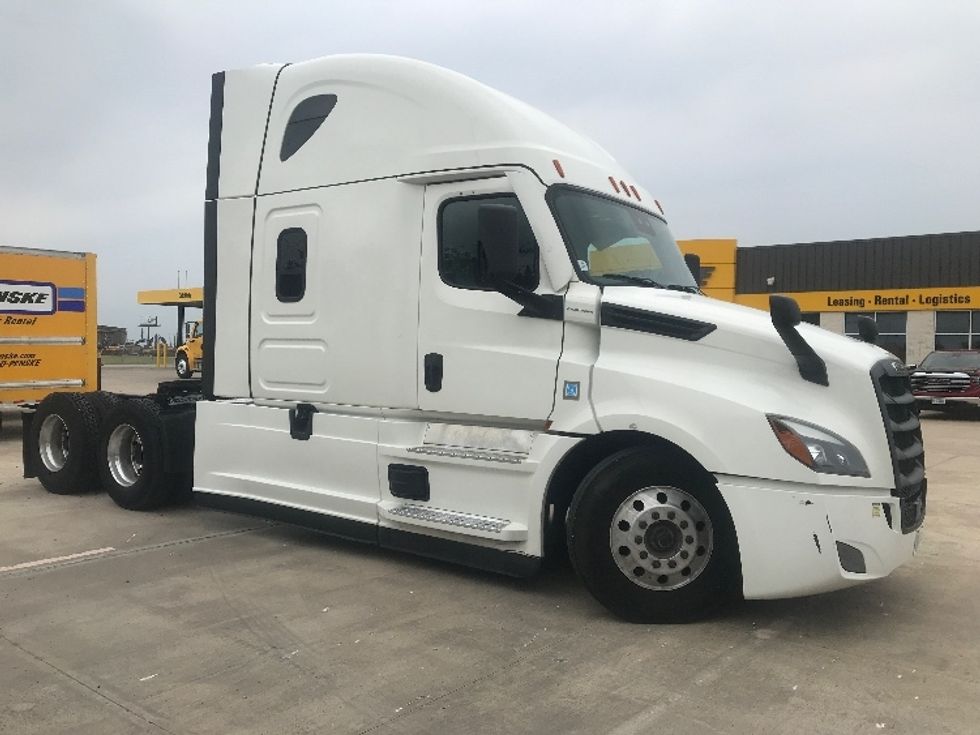 Sleeper Tractor-Heavy Duty Tractors-Freightliner-2022-T12664ST-San Antonio-TX-367,874\n\t\tmiles-$ 89,750 - Image 1