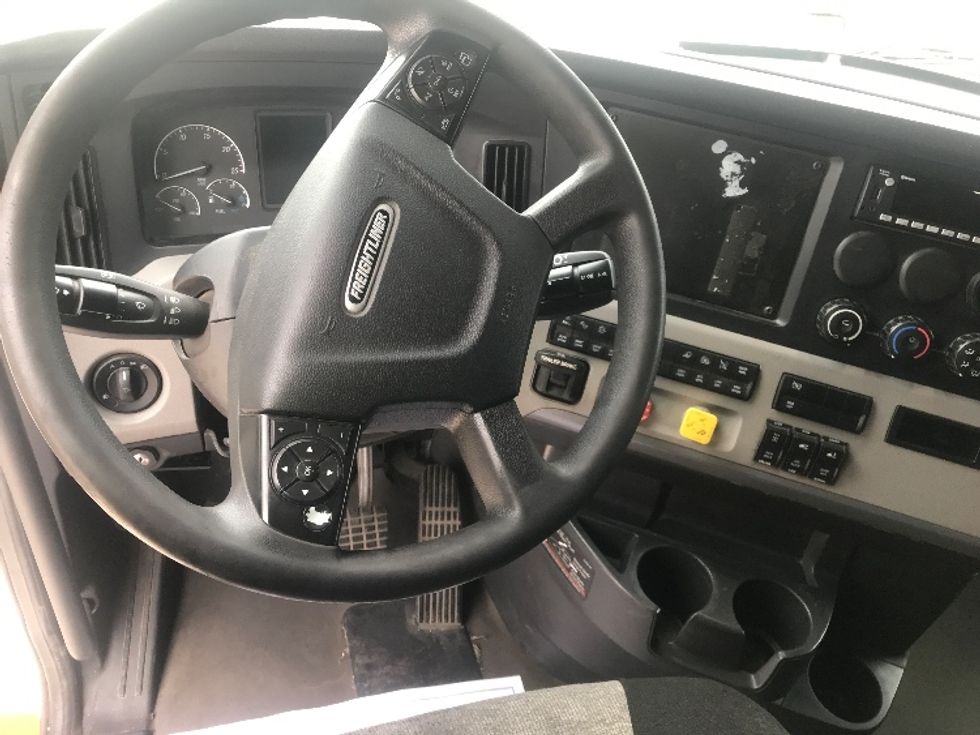 Sleeper Tractor-Heavy Duty Tractors-Freightliner-2022-T12664ST-San Antonio-TX-367,874\n\t\tmiles-$ 89,750 - Image 10